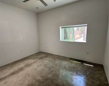 1046 S Hudson Avenue - Photo Thumbnail 2
