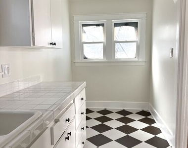 1806 9th Street - Photo Thumbnail 6