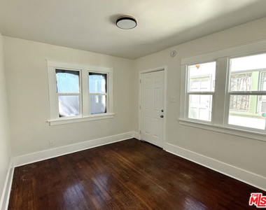 1806 9th Street - Photo Thumbnail 2