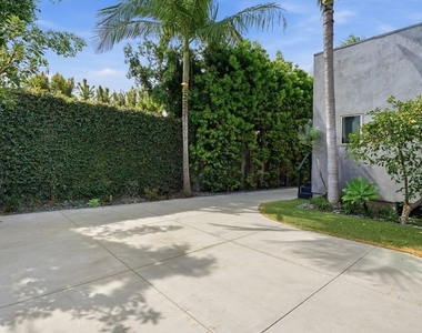460 La Jolla Avenue - Photo Thumbnail 9