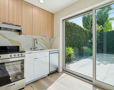 460 La Jolla Avenue - Photo Thumbnail 5