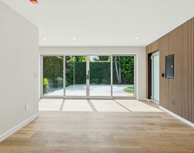 460 La Jolla Avenue - Photo Thumbnail 1