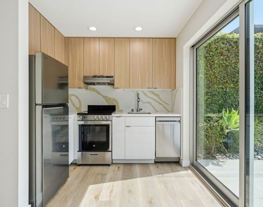 460 La Jolla Avenue - Photo Thumbnail 4