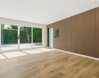 460 La Jolla Avenue - Photo Thumbnail 2