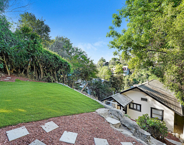 316 Crane Boulevard - Photo Thumbnail 10