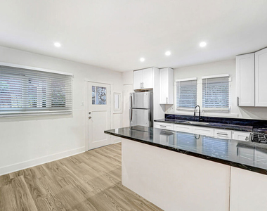 316 Crane Boulevard - Photo Thumbnail 3