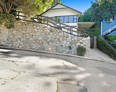 316 Crane Boulevard - Photo Thumbnail 1