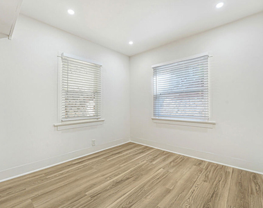 316 Crane Boulevard - Photo Thumbnail 7