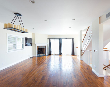 702 Pacific Ave. - Photo Thumbnail 10