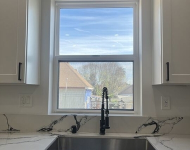 212 E 29th Street - Photo Thumbnail 9