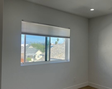 212 E 29th Street - Photo Thumbnail 13