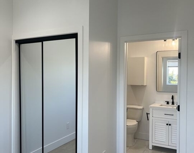 212 E 29th Street - Photo Thumbnail 21