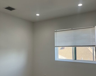 212 E 29th Street - Photo Thumbnail 25