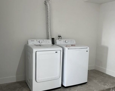212 E 29th Street - Photo Thumbnail 3