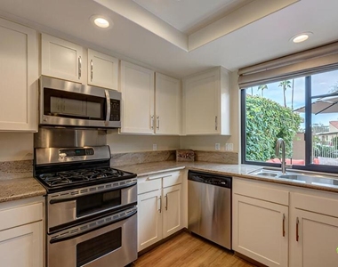 11 Palma Drive - Photo Thumbnail 6
