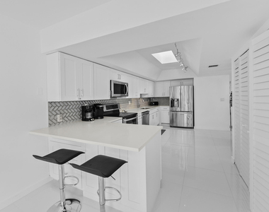 7369 Orangewood Lane - Photo Thumbnail 13