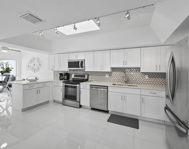 7369 Orangewood Lane - Photo Thumbnail 9