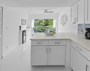 7369 Orangewood Lane - Photo Thumbnail 10