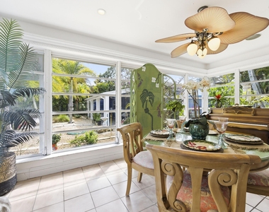 4268 Maurice Drive - Photo Thumbnail 6