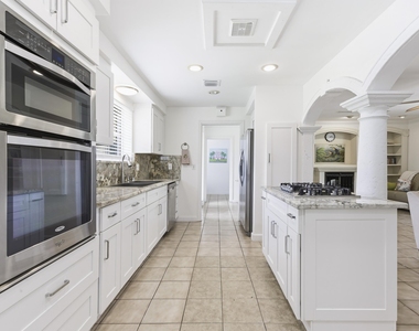4268 Maurice Drive - Photo Thumbnail 4