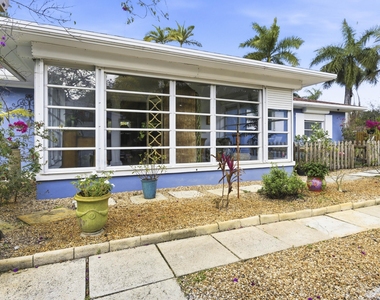 4268 Maurice Drive - Photo Thumbnail 10