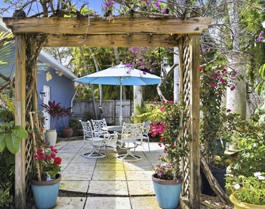 4268 Maurice Drive - Photo Thumbnail 17