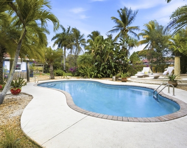 4268 Maurice Drive - Photo Thumbnail 13