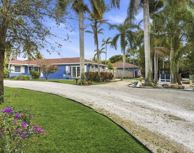 4268 Maurice Drive - Photo Thumbnail 3