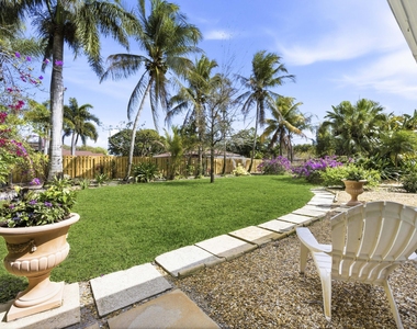4268 Maurice Drive - Photo Thumbnail 12