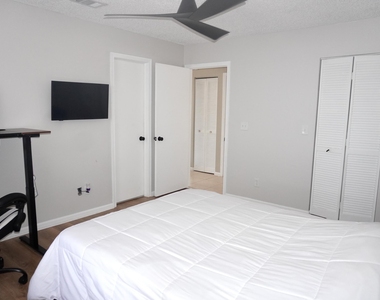 8731 Uranus Terrace - Photo Thumbnail 8