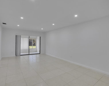 315 Nw 36th Avenue - Photo Thumbnail 11