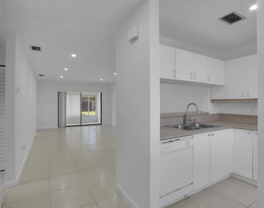 315 Nw 36th Avenue - Photo Thumbnail 4