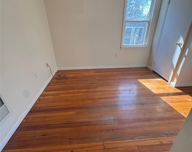 4 Gray Street - Photo Thumbnail 25