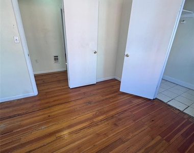 4 Gray Street - Photo Thumbnail 13