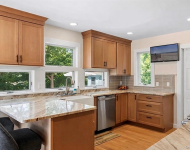 205 Pine Avenue - Photo Thumbnail 9