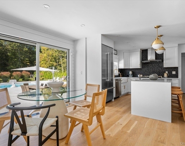 805 Kayleighs Court - Photo Thumbnail 11
