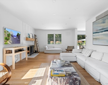 805 Kayleighs Court - Photo Thumbnail 18
