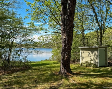 8515 Soundview Avenue - Photo Thumbnail 2