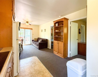 8515 Soundview Avenue - Photo Thumbnail 3