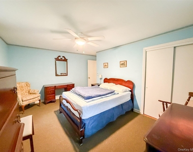 8415 Soundview Avenue - Photo Thumbnail 4