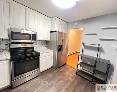 406 Cranbury Road - Photo Thumbnail 8