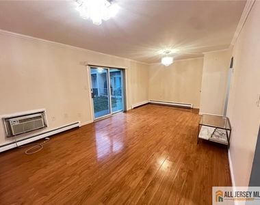 406 Cranbury Road - Photo Thumbnail 4