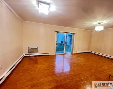 406 Cranbury Road - Photo Thumbnail 5