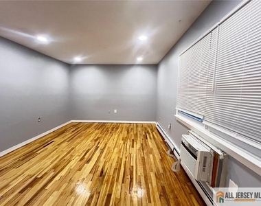 406 Cranbury Road - Photo Thumbnail 14