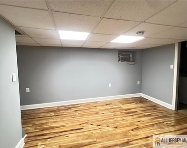 406 Cranbury Road - Photo Thumbnail 22