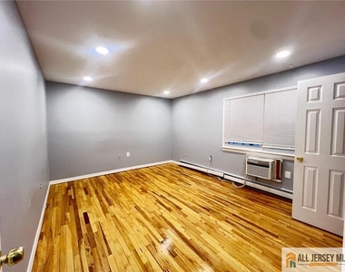 406 Cranbury Road - Photo Thumbnail 12