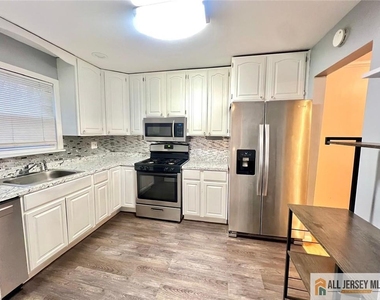 406 Cranbury Road - Photo Thumbnail 6