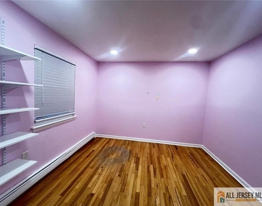 406 Cranbury Road - Photo Thumbnail 15