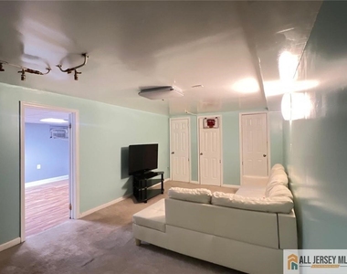 406 Cranbury Road - Photo Thumbnail 24