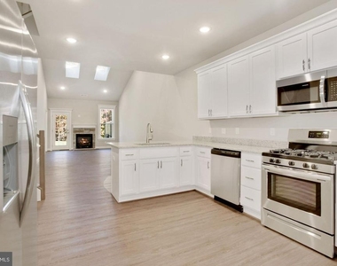 5609 Finley Rose Court - Photo Thumbnail 4
